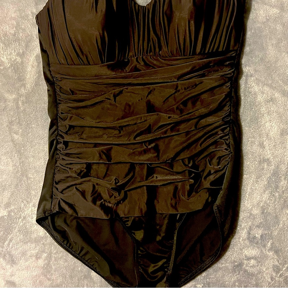 Miracle Suit | One Piece | Black | 18 W | full coverage, ruched mid section
